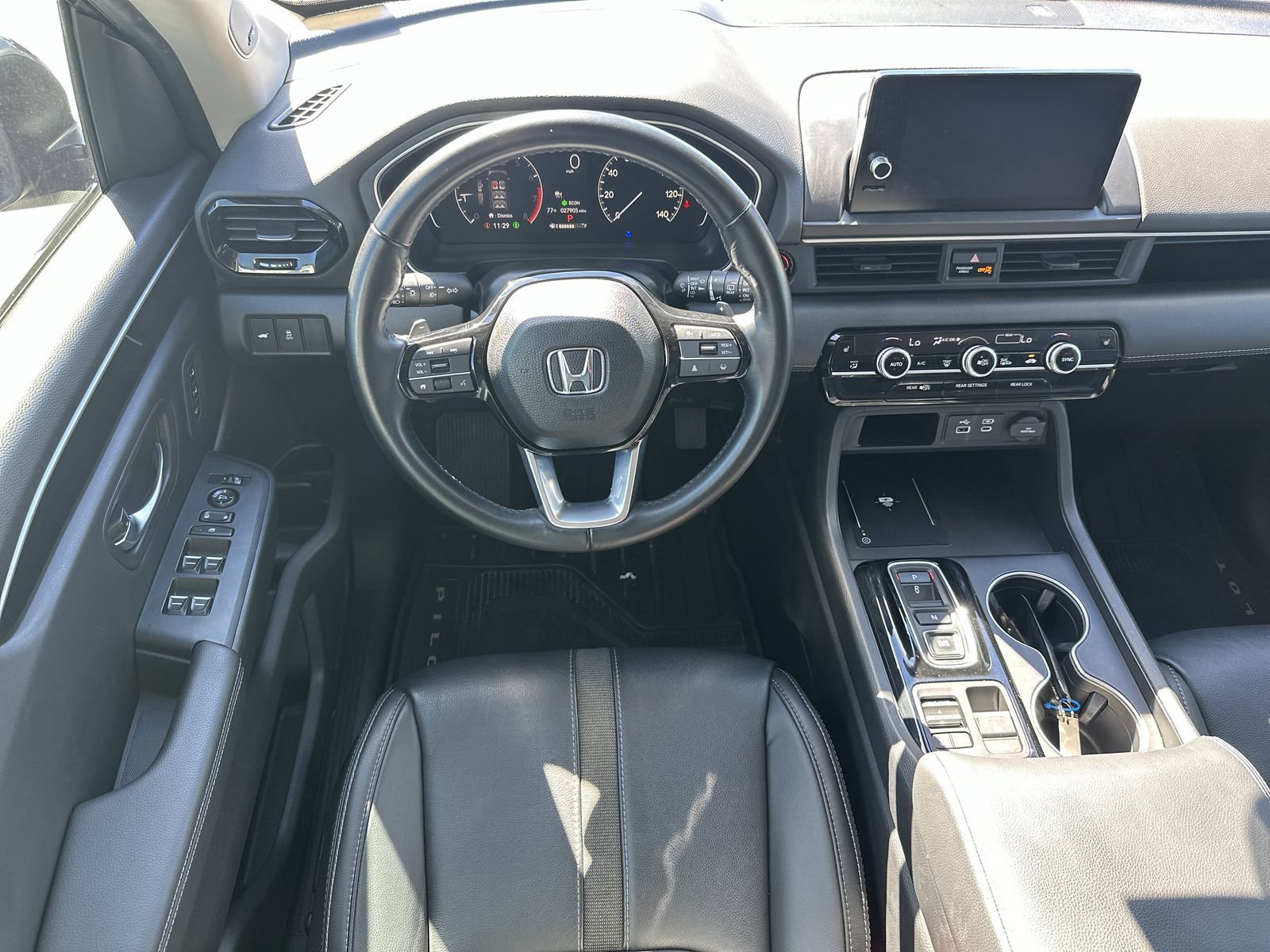 Used 2025 Honda Pilot Touring image 17