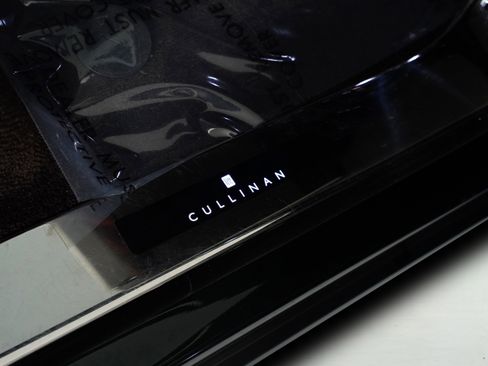 Used 2023 Rolls-Royce Cullinan w/ Cullinan Package image 49