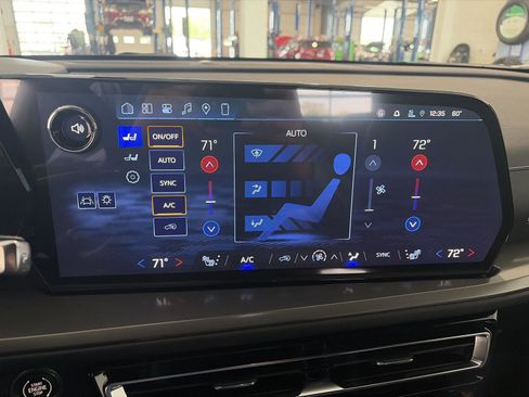 New 2026 Chevrolet Traverse LT w/ Driver Confidence Package AWD/4WD image 28