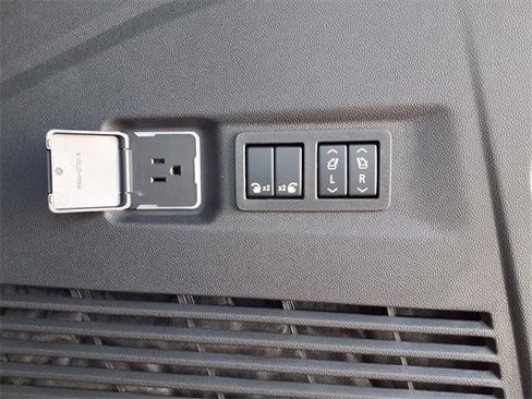 New 2026 Chevrolet Suburban Premier image 23