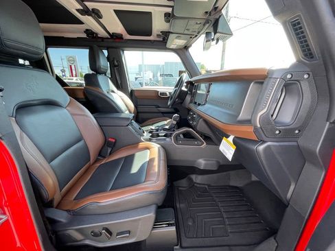 Used 2024 Ford Bronco Outer Banks AWD/4WD image 22