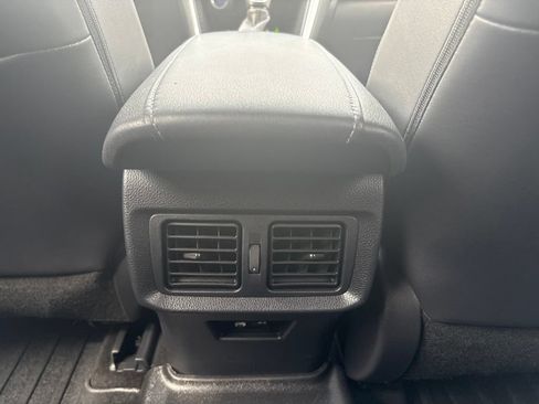 Used 2022 Toyota Venza XLE AWD/4WD image 27