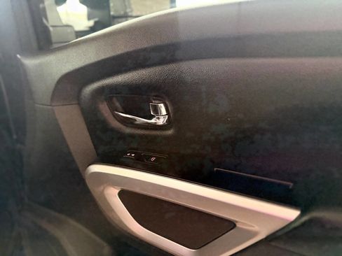 Used 2019 Nissan Titan SV w/ SV Convenience Package image 42