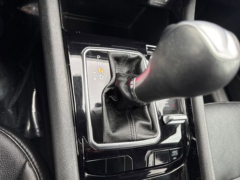 Used 2023 Jeep Compass Limited image 32