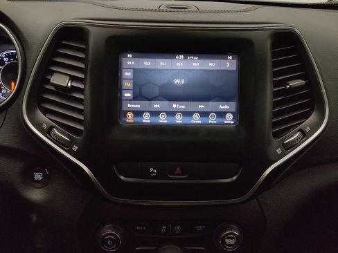 Used 2019 Jeep Cherokee Latitude Plus w/ Comfort/Convenience Group image 25