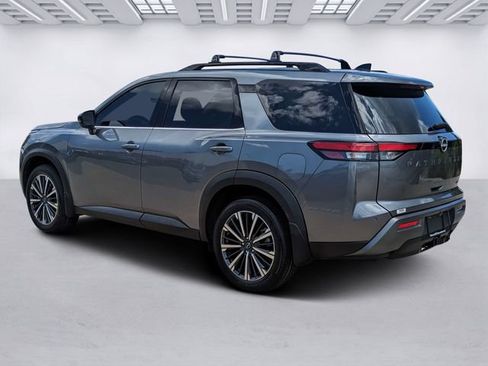 Certified 2026 Nissan Pathfinder SL w/ SL Premium Package FWD image 7