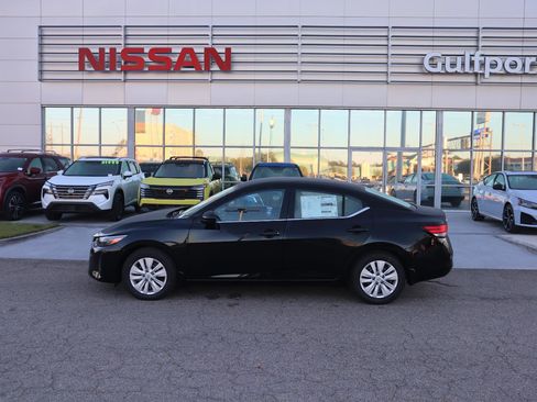 Used 2025 Nissan Sentra S image 3