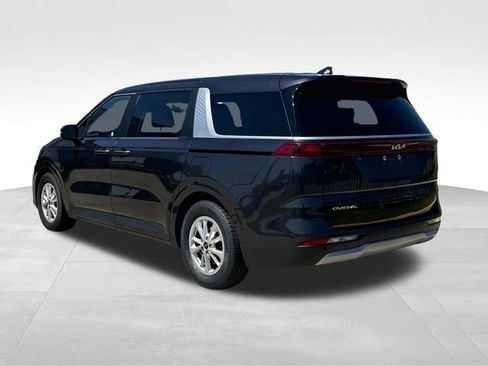 Used 2024 Kia Carnival LX image 7