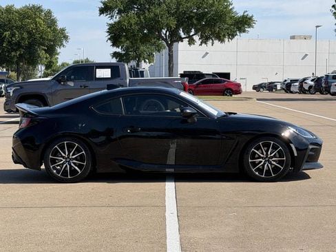 Used 2024 Toyota GR86 RWD image 3