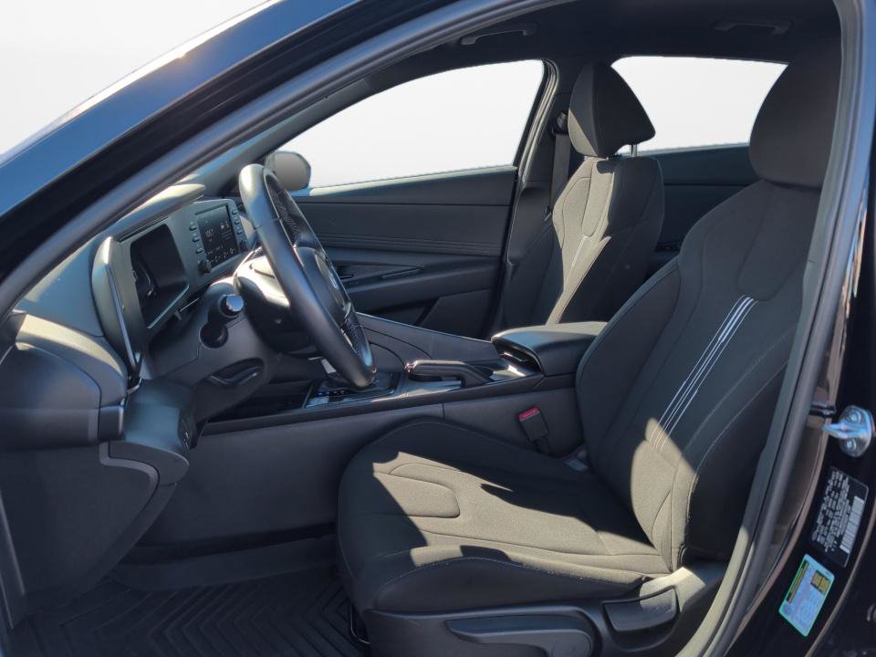 Certified 2025 Hyundai Elantra Sport FWD image 9