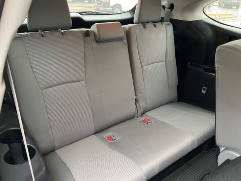 Used 2024 Toyota Highlander LE image 21