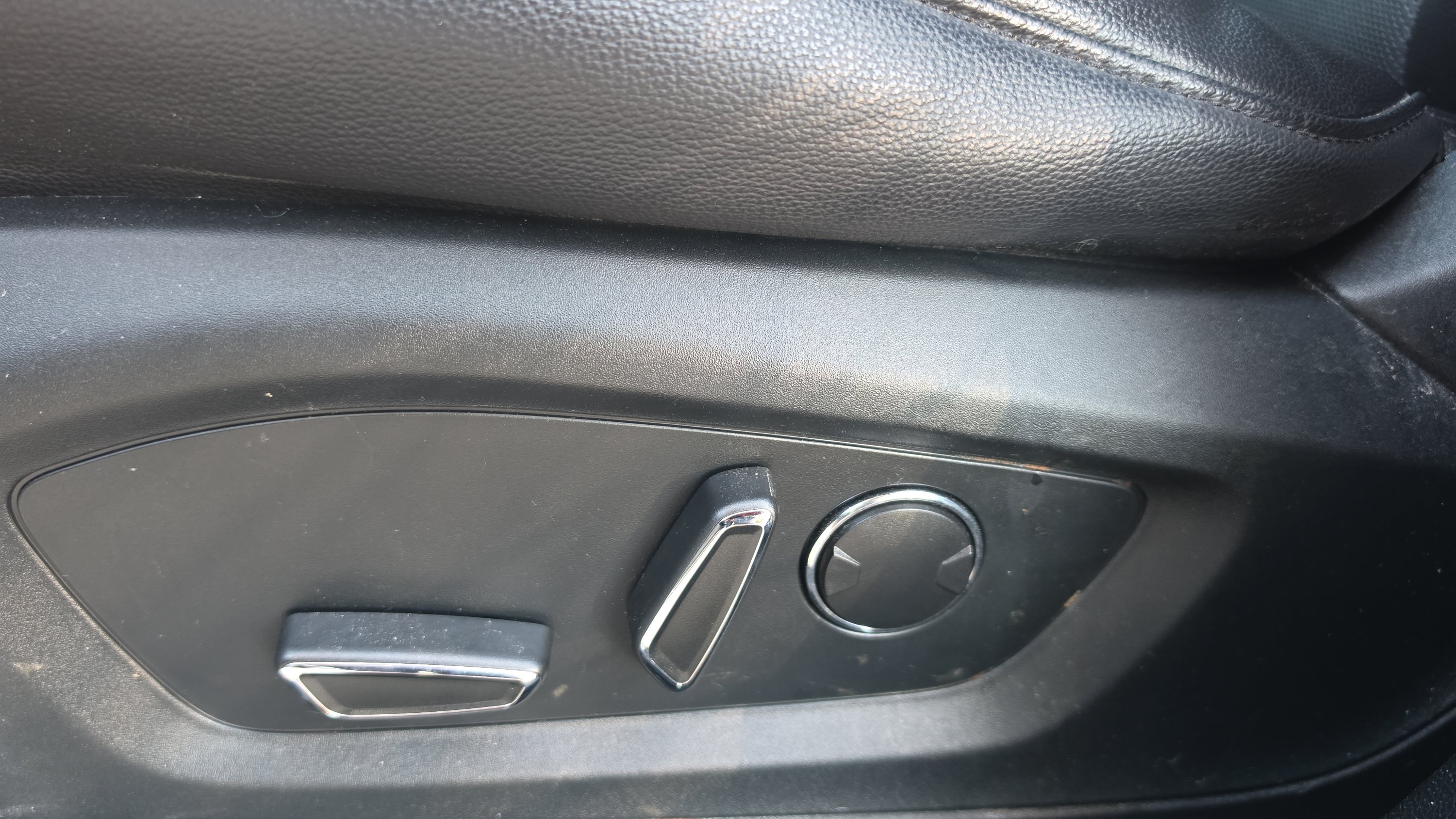 Used 2020 Ford Explorer Limited AWD/4WD image 10