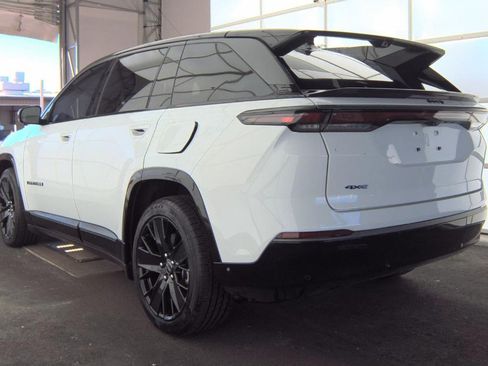 Used 2024 Jeep Wagoneer Launch Edition image 6