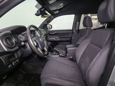 Used 2019 Toyota Tacoma TRD Off-Road AWD/4WD image 34