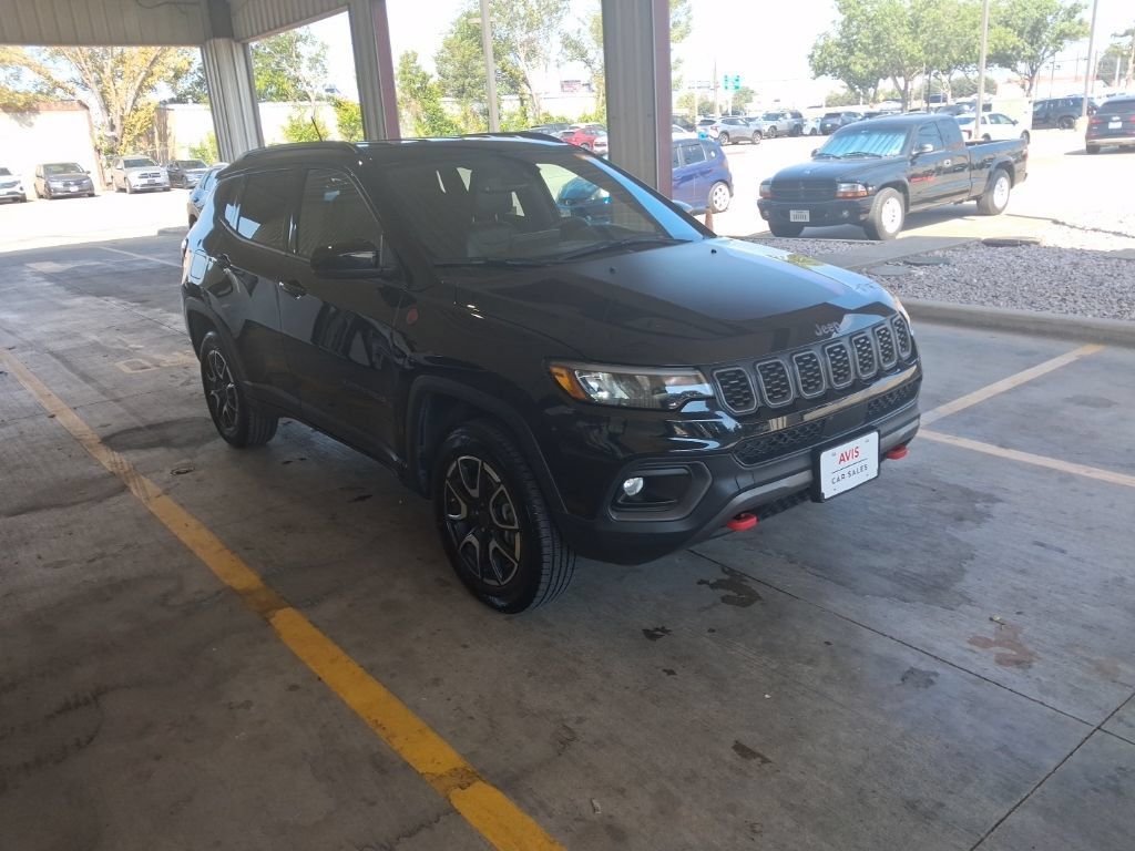 Used 2025 Jeep Compass Trailhawk AWD/4WD image 6