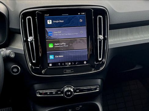 Used 2025 Volvo XC40 B5 Core w/ Protection Package Premier image 9