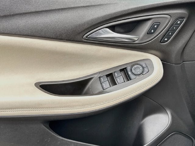 Used 2025 Buick Encore GX Avenir AWD/4WD image 21