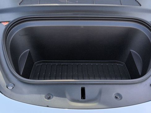 Used 2025 Tesla Model Y Long Range image 27