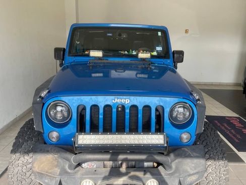 Used 2016 Jeep Wrangler Unlimited Rubicon w/ Connectivity Group AWD/4WD image 3