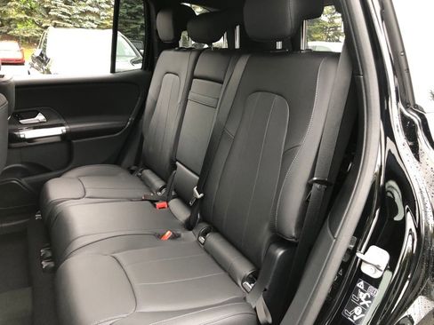 New 2025 Mercedes-Benz GLB 250 4MATIC image 32