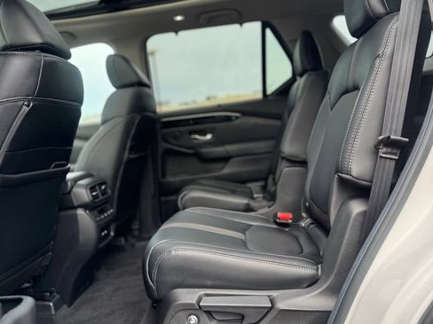 Used 2025 Honda Pilot Touring image 24