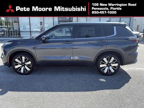 New 2025 Mitsubishi Outlander SE image 1