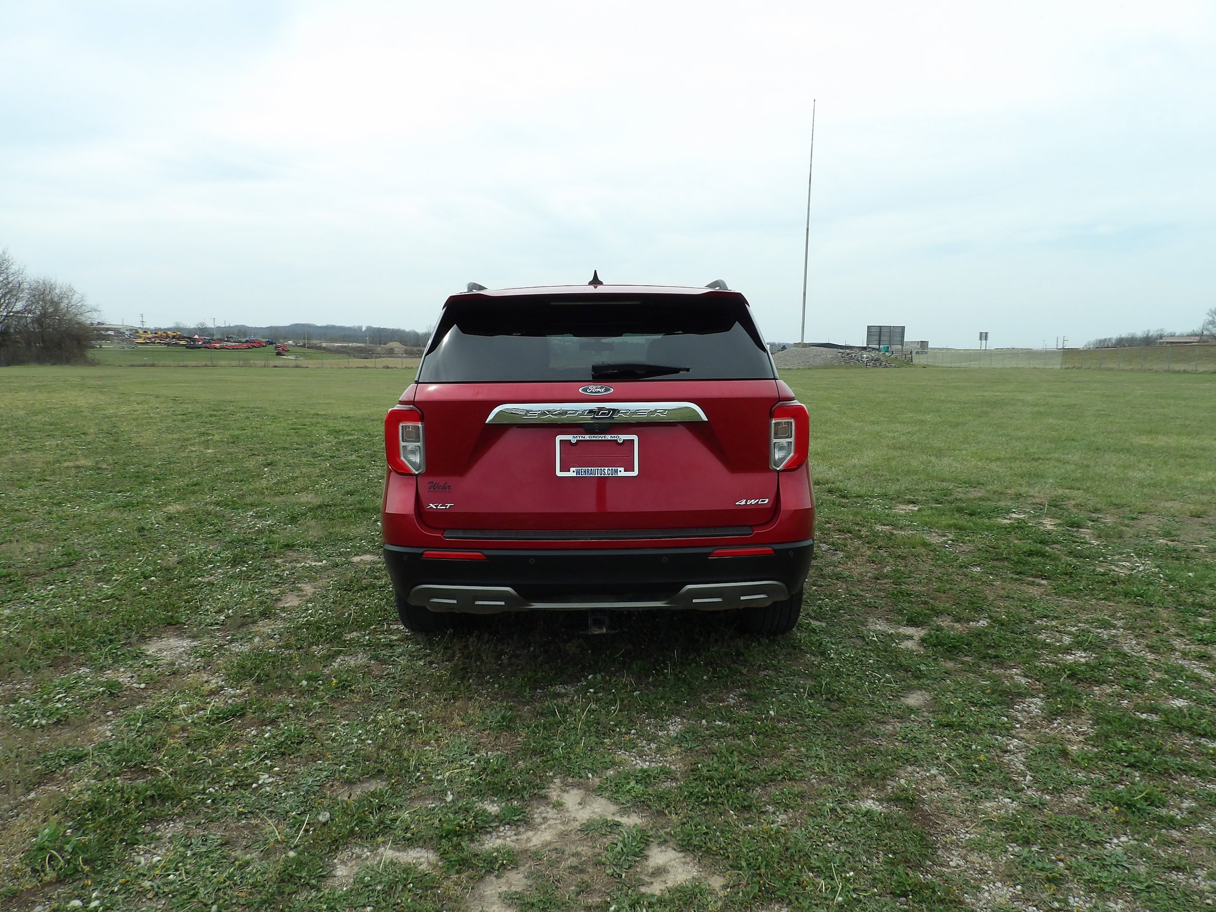 Used 2021 Ford Explorer XLT w/ Equipment Group 202A AWD/4WD image 7