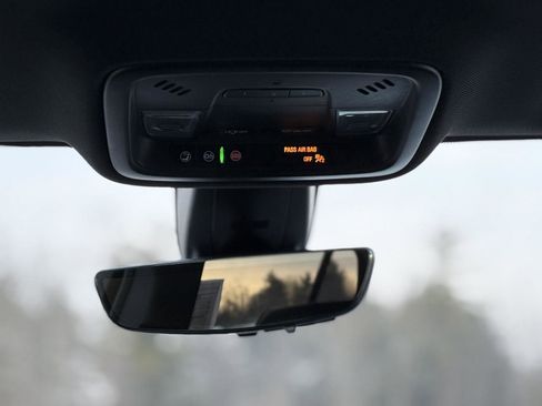 Used 2022 Chevrolet Traverse RS image 20