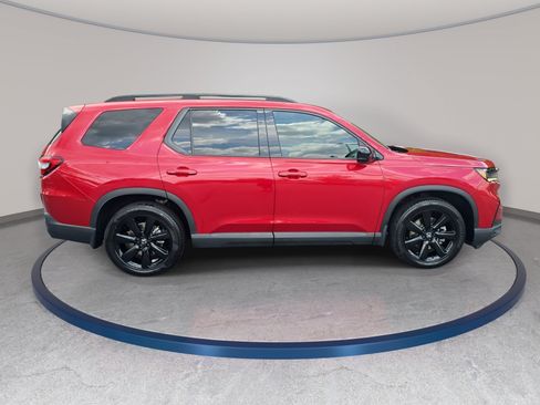 Used 2025 Honda Pilot Black Edition image 4