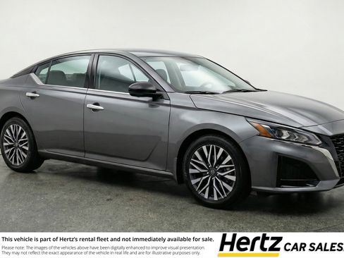Used 2025 Nissan Altima 2.5 SV FWD image 1