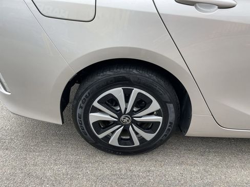 Used 2017 Toyota Prius Prime Premium image 12