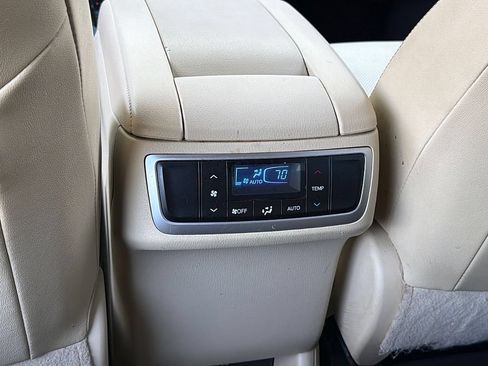 Used 2018 Toyota Highlander Limited FWD image 11