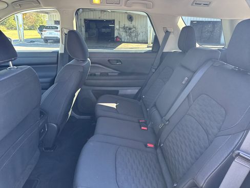 Used 2025 Nissan Pathfinder SV image 23