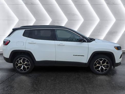 Used 2025 Jeep Compass Limited AWD/4WD image 4