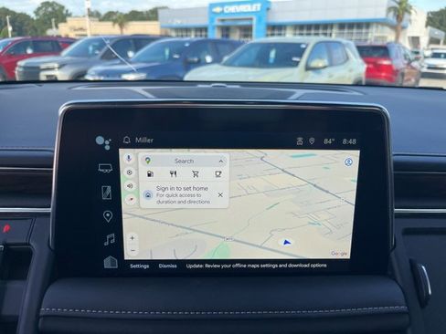 Used 2024 Chevrolet Suburban Premier image 25