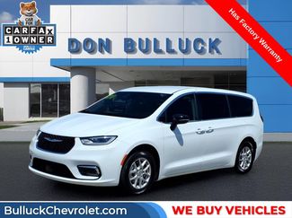 Used 2024 Chrysler Pacifica Touring-L FWD video 1