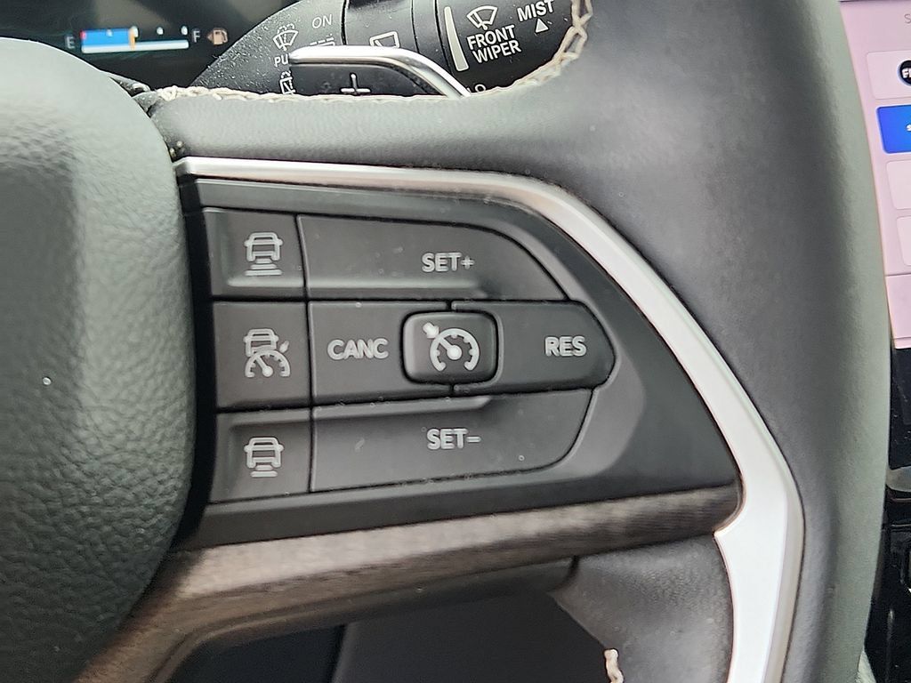 Used 2023 Jeep Grand Cherokee 4WD 4xe image 23