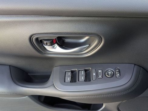 Certified 2026 Honda HR-V LX image 6