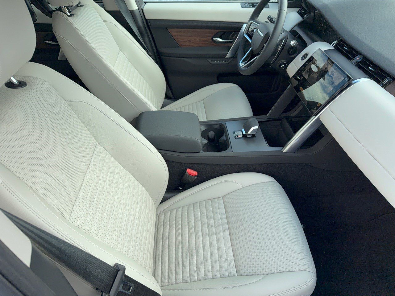 Used 2025 Land Rover Discovery Sport S AWD/4WD image 30