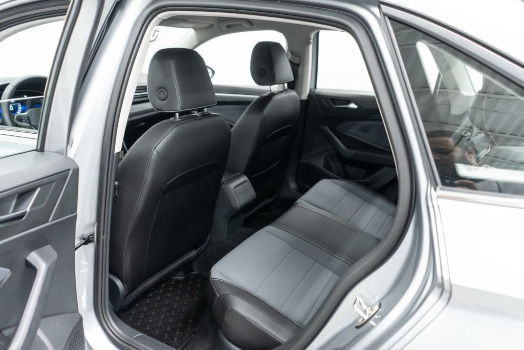 Used 2025 Volkswagen Jetta SE w/ Black Wheel Package FWD image 27