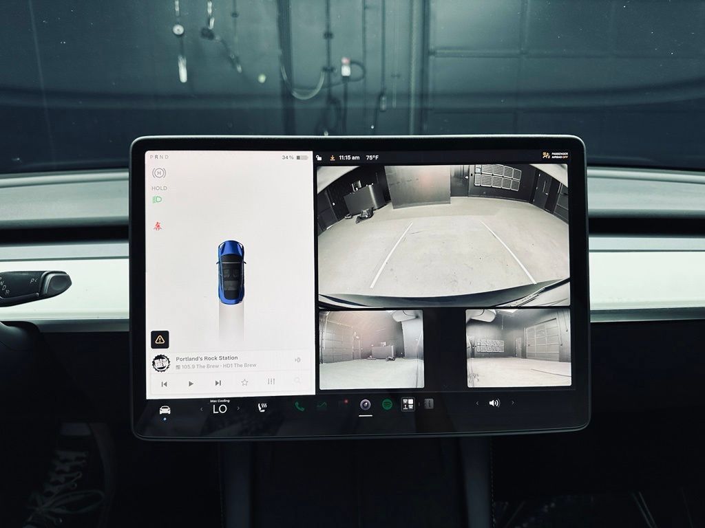 Used 2022 Tesla Model 3 Long Range AWD/4WD image 32