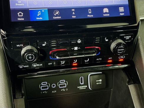 Used 2022 Jeep Grand Cherokee Limited 4xe image 19