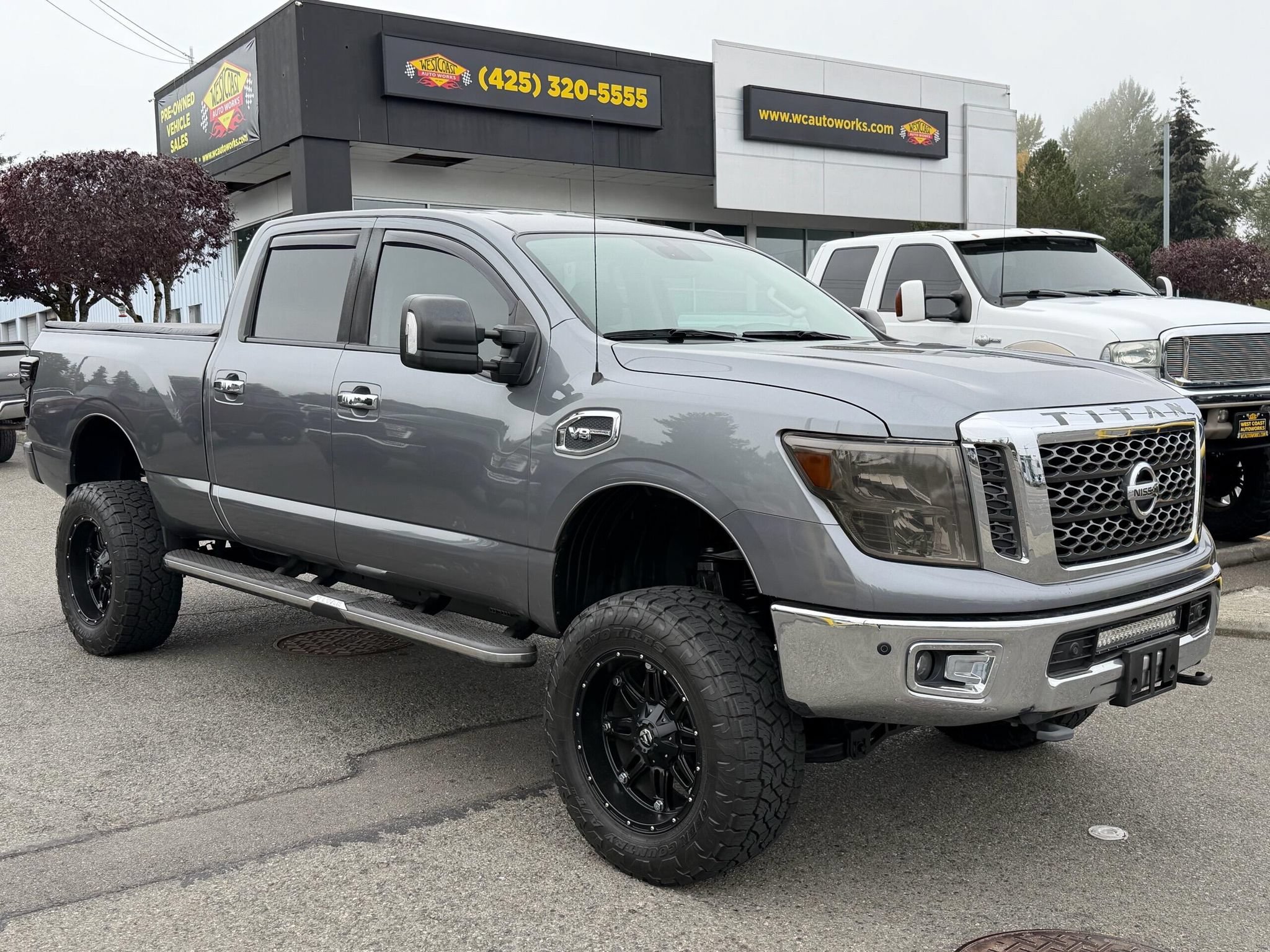 Used 2017 Nissan Titan SV AWD/4WD image 18