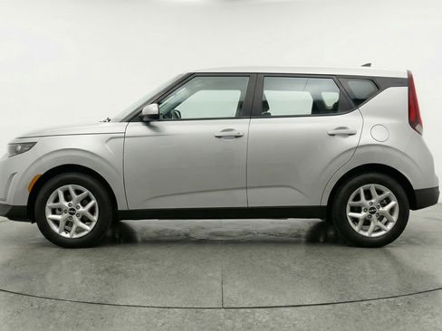 Used 2025 Kia Soul LX w/ LX Technology Package FWD image 5