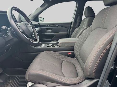 Used 2025 Honda Pilot Sport image 20