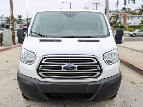 Used 2019 Ford Transit 150 XLT image 9