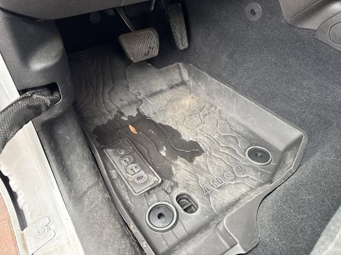 Used 2024 Jeep Wrangler Unlimited Rubicon w/ Technology Group image 17