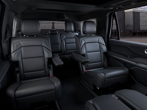 New 2027 Lincoln Navigator Reserve AWD/4WD image 11