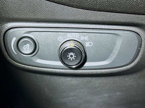 Used 2023 Chevrolet Equinox LS image 10