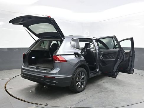 Used 2022 Volkswagen Tiguan SE w/ Panoramic Sunroof Package AWD/4WD image 39